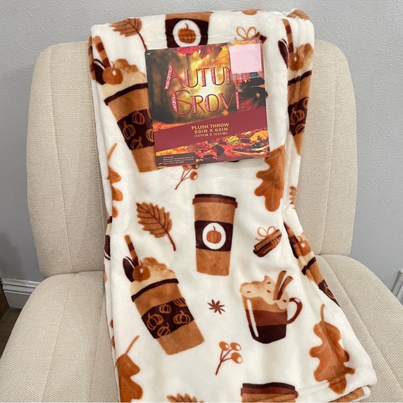 Other - NEW Autumn Grove Fall Leaves Coffee Print Plush Throw Blanket Pumpkin Spice
